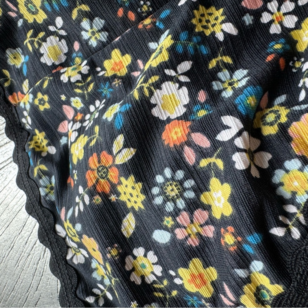 (NWT) Robin Piccone Scallop Trim Floral Bikini Bottoms - Picture 7 of 7